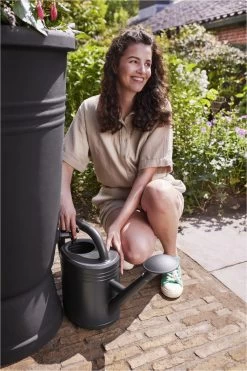 Elho Green Basics Regenton Plus 105 - Regenton Voor Kweken En Oogsten - Ø 58.4 X H 80.4 Cm - Zwart/Living Black -Tuin & Buiten Korting Winkel 800x1200 4